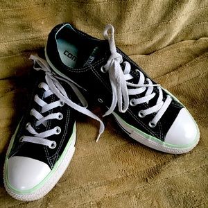 Black Converse low-top sneakers size 9